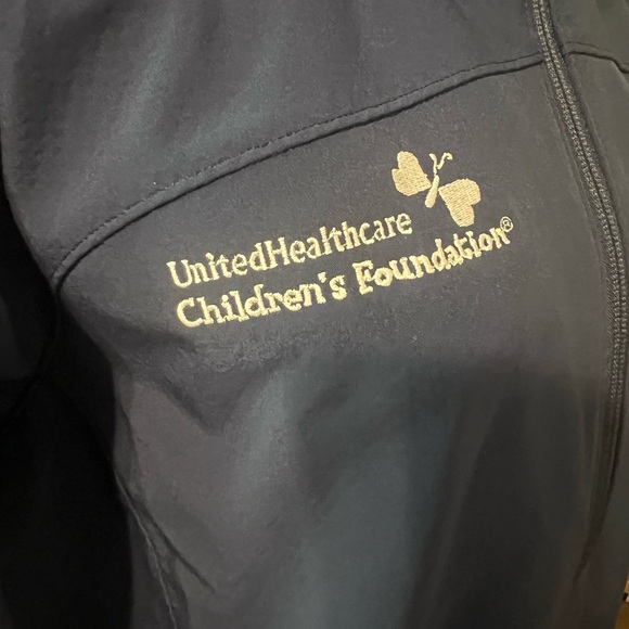 Patagonia Navy Full-Zip Softshell Jacket Women’s M UnitedHealthcare Children’s - Picture 2 of 15